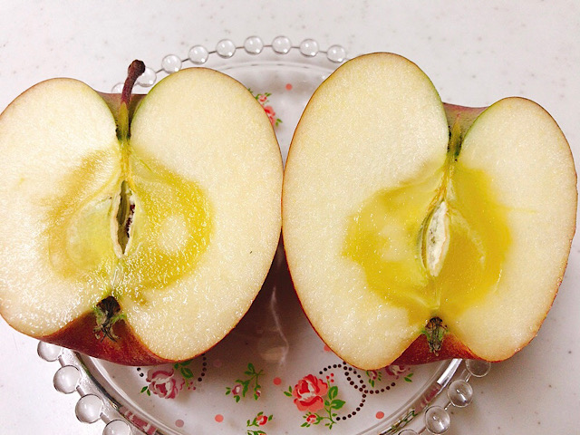 蜜が入った弘前市のりんご